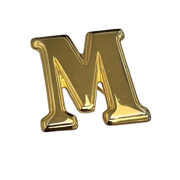 VINTAGE GOLD TONE "M" BLOCK LETTER BROOCH - Picture 9 of 14